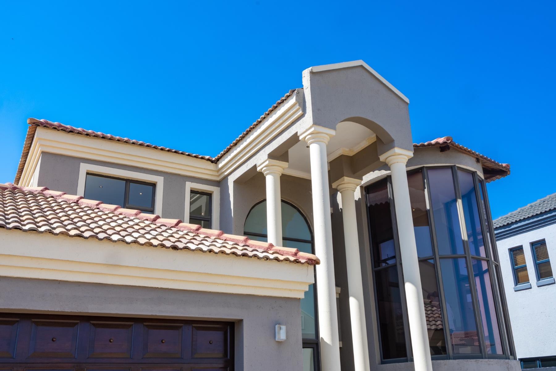 Modern 4-Bedroom Double Story in Thornhill