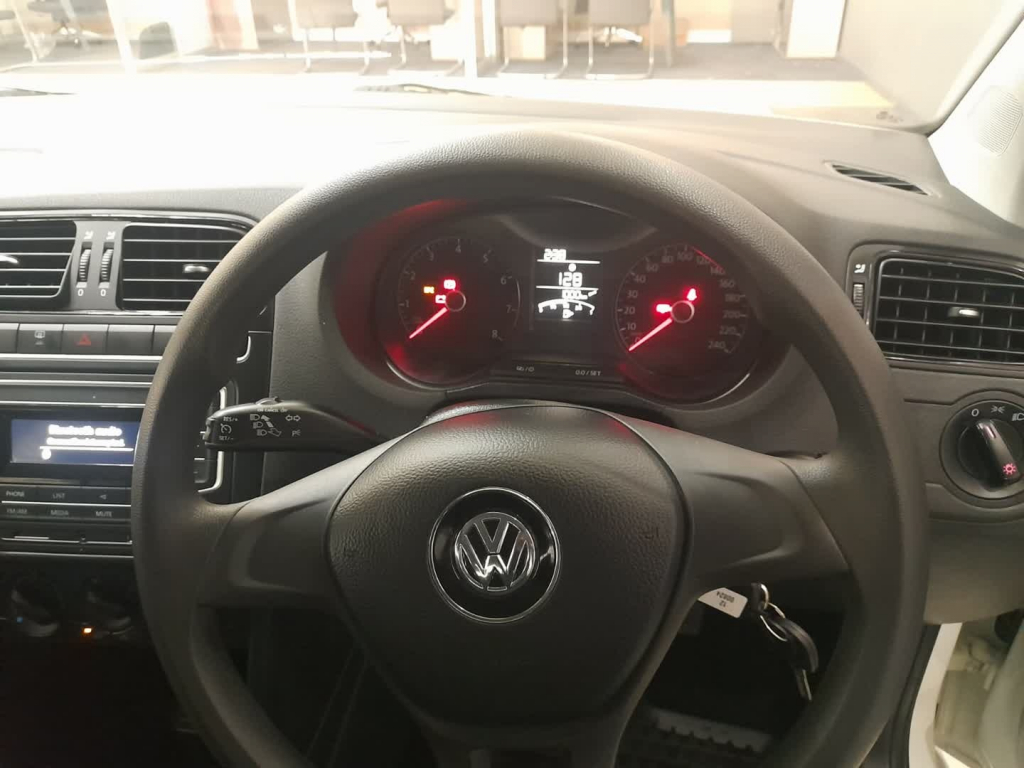 Volkswagen Polo Vivo 1.4 Trendline (5DR)
